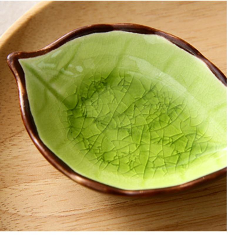 Ceramic Small Dish Tableware Vinegar Dish Soy Sauce Dish Seasoning Dish Bone Dish Dish Ice Crack Glaze Leaf Snack Plate