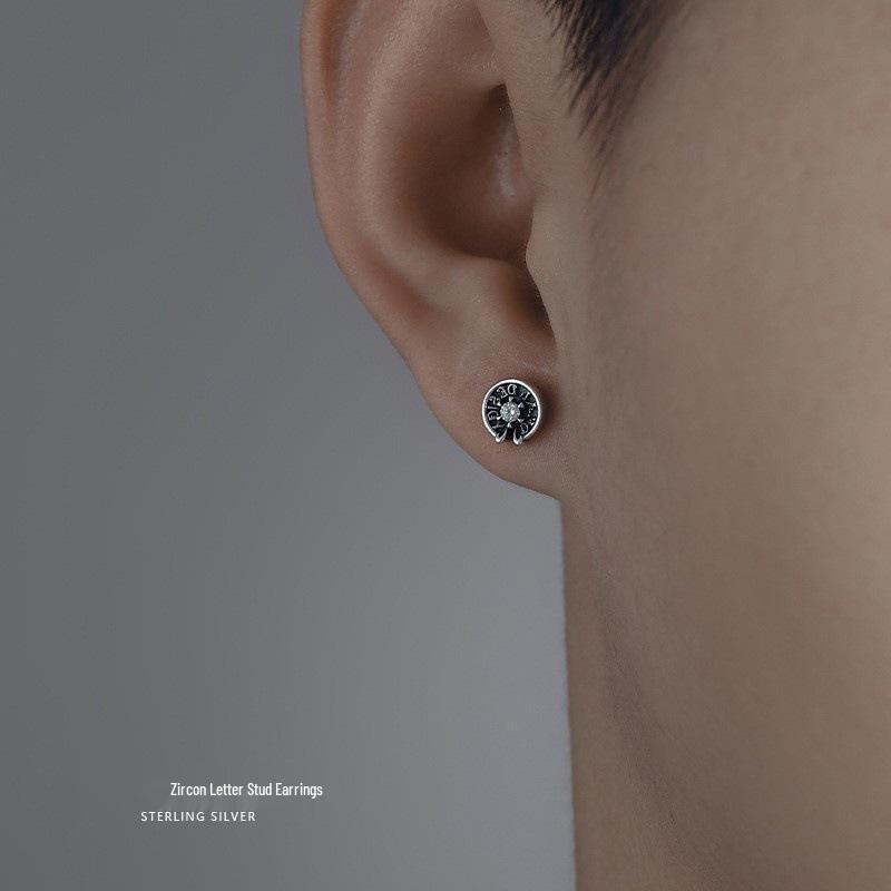 Винтажные посеребренные серьги-пусеты с изумрудом для мужчин - Стильный пирсинг хряща для парня