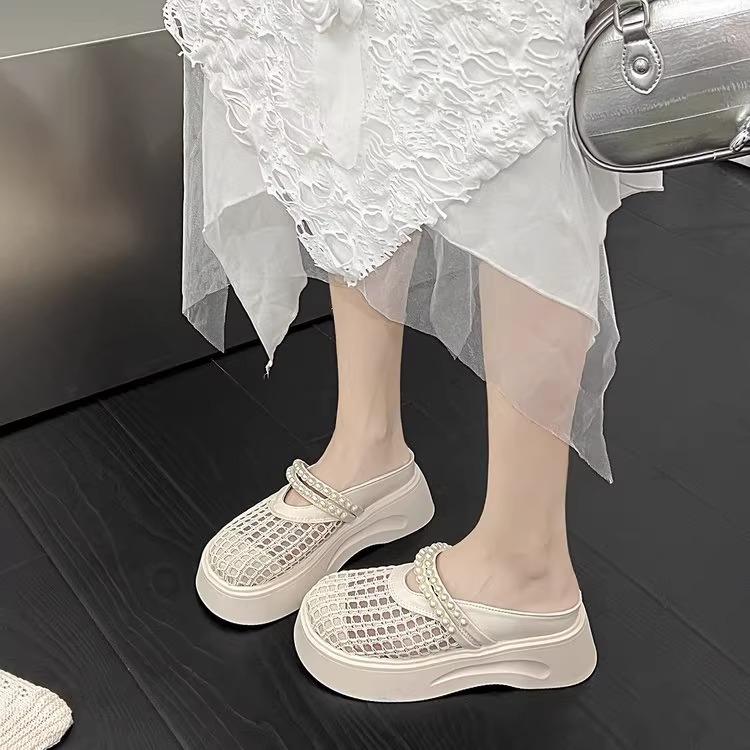 2025 новые толстоподошвенные увеличивающие рост жемчужные суперхит шлепанцы с открытой пяткой женские летние уличные полые прохладные шлепанцы