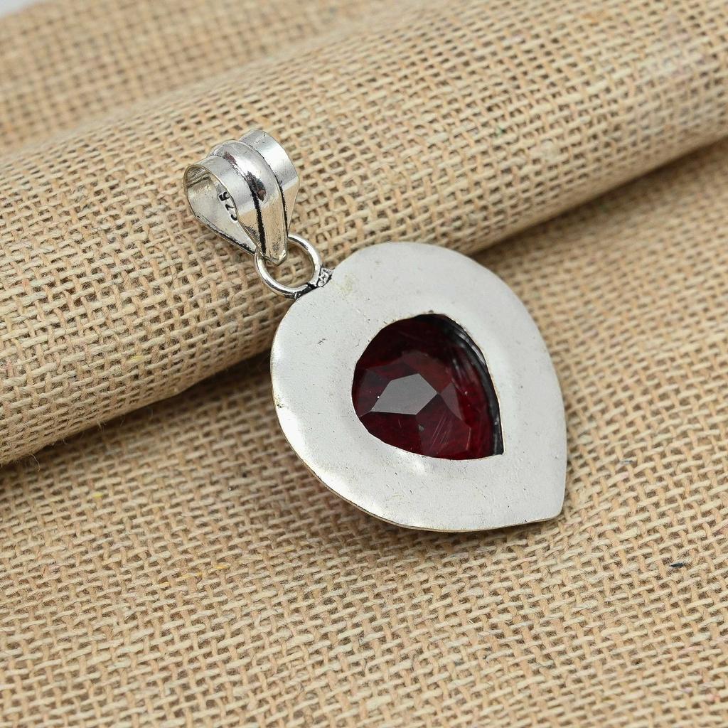 Гранатовый драгоценный камень стерлингового серебра 925 пробы Ювелирные изделия ручной работы Элегантный кулон для нее