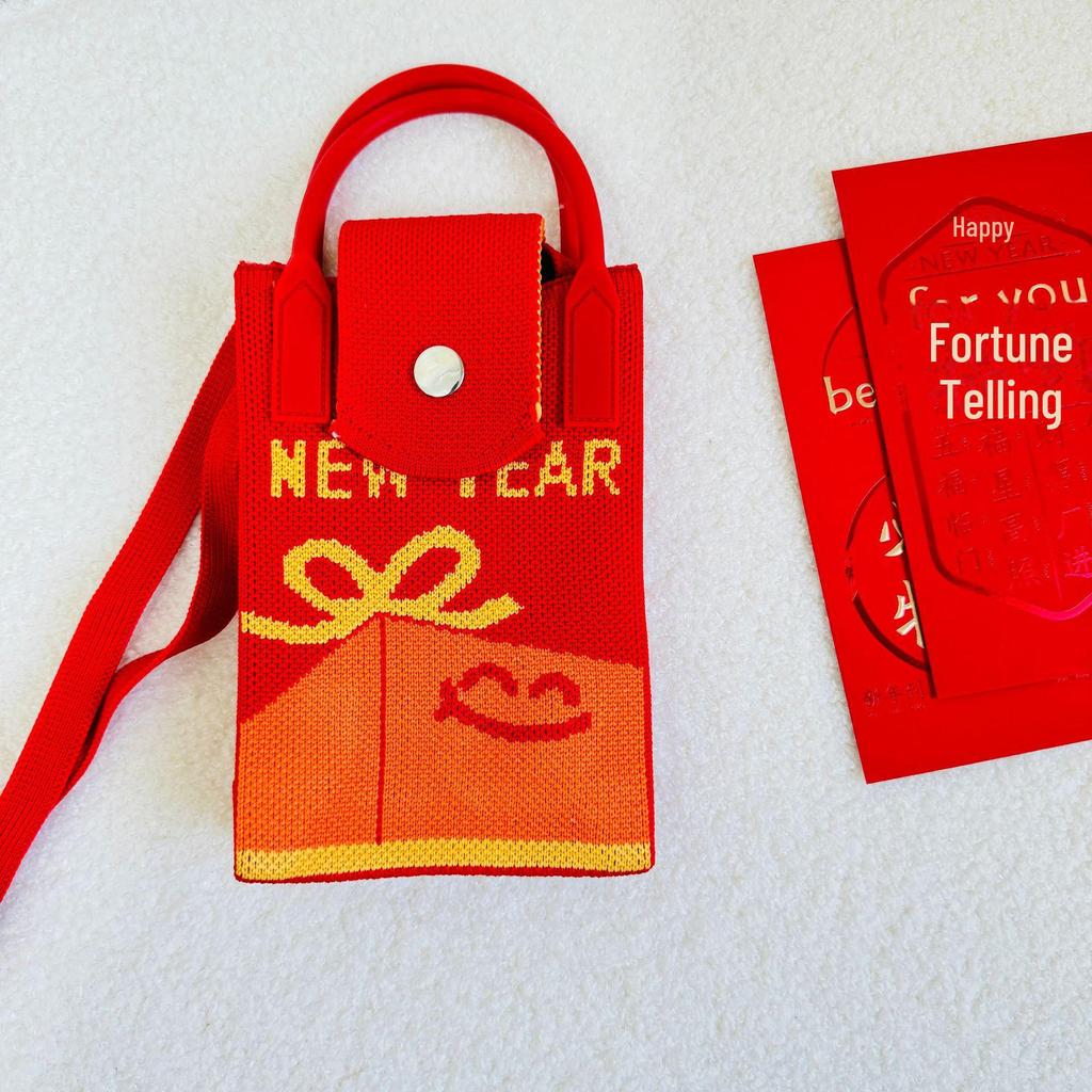 Праздничная вязаная мини-сумка-мессенджер с изображением удачи и монет