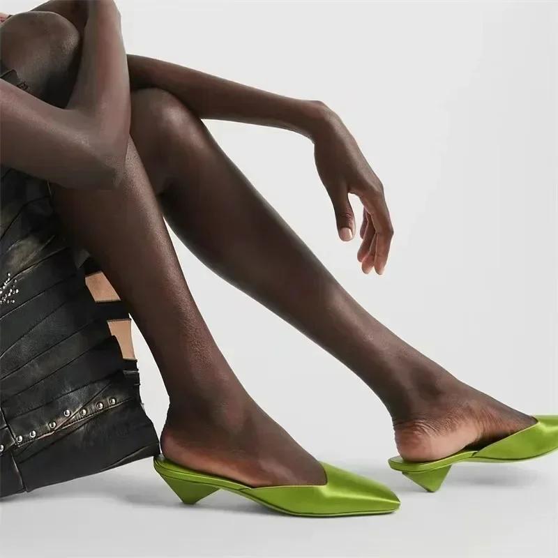 Модные Роскошные Сатиновые Сандалии Женские Летние Сексуальные Сандалии-Слайдеры с Квадратным Носком и Странным Низким Каблуком, Элегантные Мюли на Массивном Каблуке для Женщин