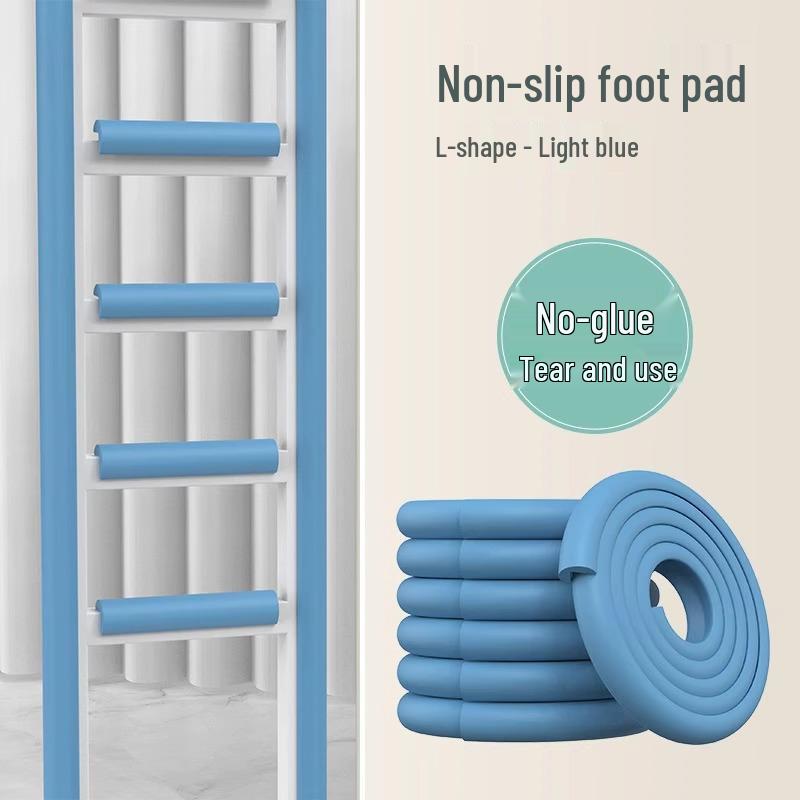 Поролоновая накладка на ступеньку лестницы для двухъярусной кровати в общежитии