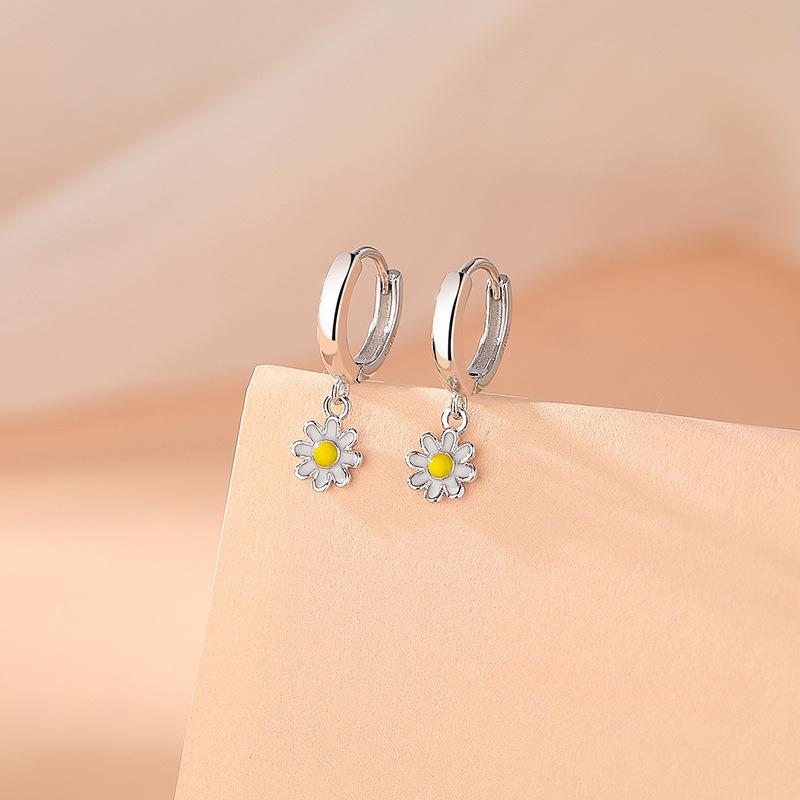 Маленькие свежие ромашковые серьги-пуговицы для женщин в летнем пасторальном стиле, симпатичные серьги-гвоздики в стиле ниши