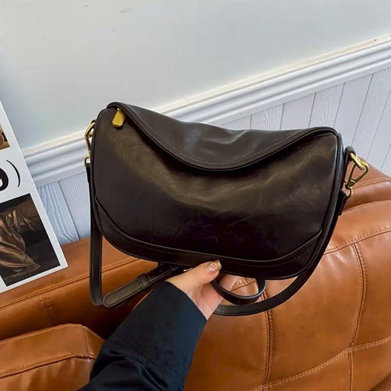 Customize the New Ebony Women's Bag, Commuter Versatile and Explosive Messenger Bag, Underarm Bag, Fashionable Dumpling Niche Shoulder Bag.