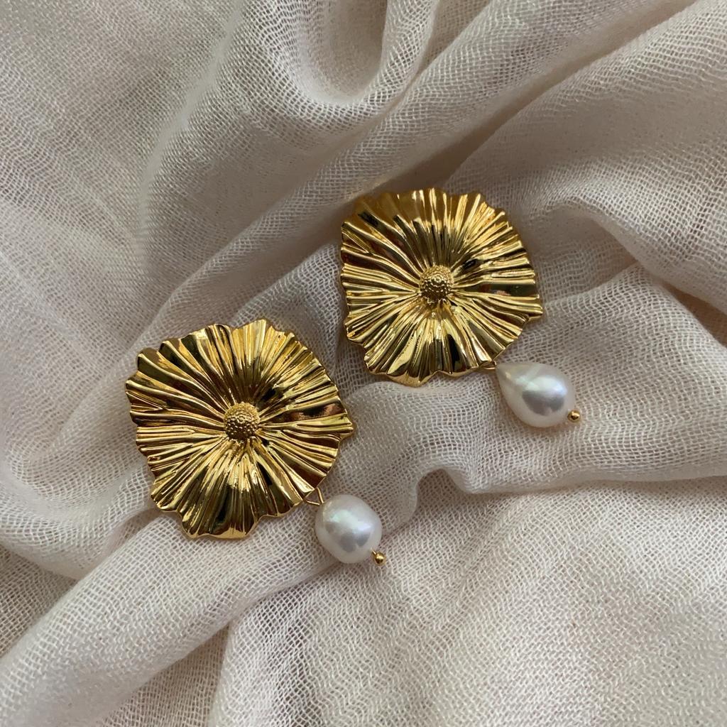 Серьги-пусеты с ромашками нишевого дизайна, женские, ретро, неправильной формы, легкая роскошь, серьги-подвески с цветком и жемчугом, ушные украшения