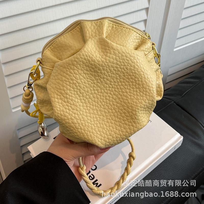 Niche Design Bag Women's Summer Versatile 2025 New Fashion Shoulder Messenger Bag Korean Version Pleated Bag Small Round Bag