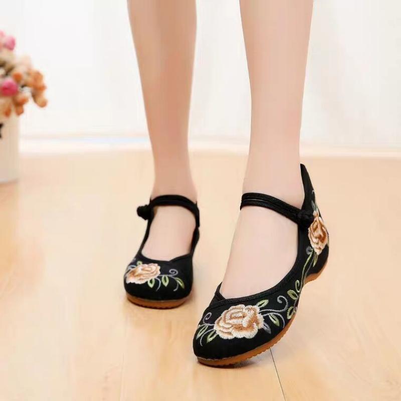 Ethnic Style Embroidered Shoes with Raised Fabric Shoes Inside Ventilation Anti Slip Cow Tendon Bottom Spring and Summer