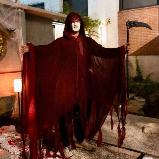 Хэллоуинский плащ Потертая текстура Сетчатая ткань Плащ с капюшоном Реалистичный ужасающий вид Рваные визуальные эффекты Плащ Страшный костюм