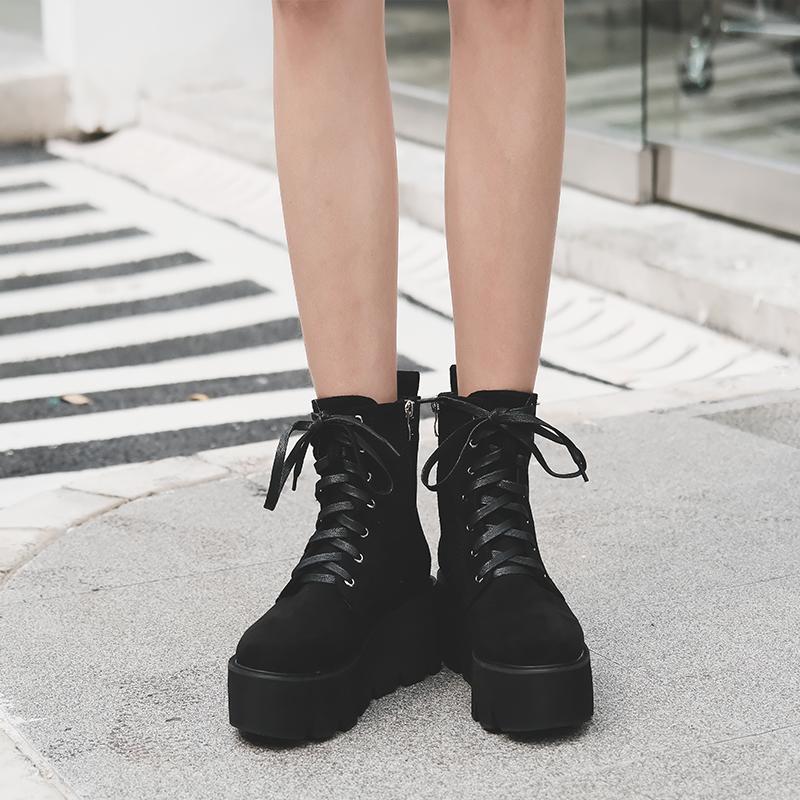 Ботинки с цветочной вышивкой в стиле ретро в готическом стиле, женские ботильоны на платформе, черные замшевые ботильоны на танкетке, толстой подошве и молнии