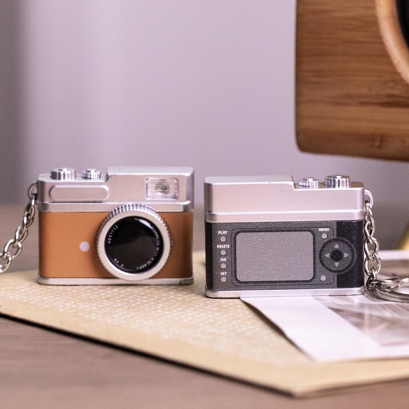 Светящийся мини-камера Брелок Подвеска для сумочки: Ретро-камера с звуком, кукла-украшение