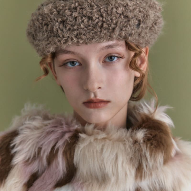 Поэзиедаме ИНЕС БЕРЕТ В ЦВЕТЕ КАКАО ИЗ МАХРОВОЙ ТКАНИ