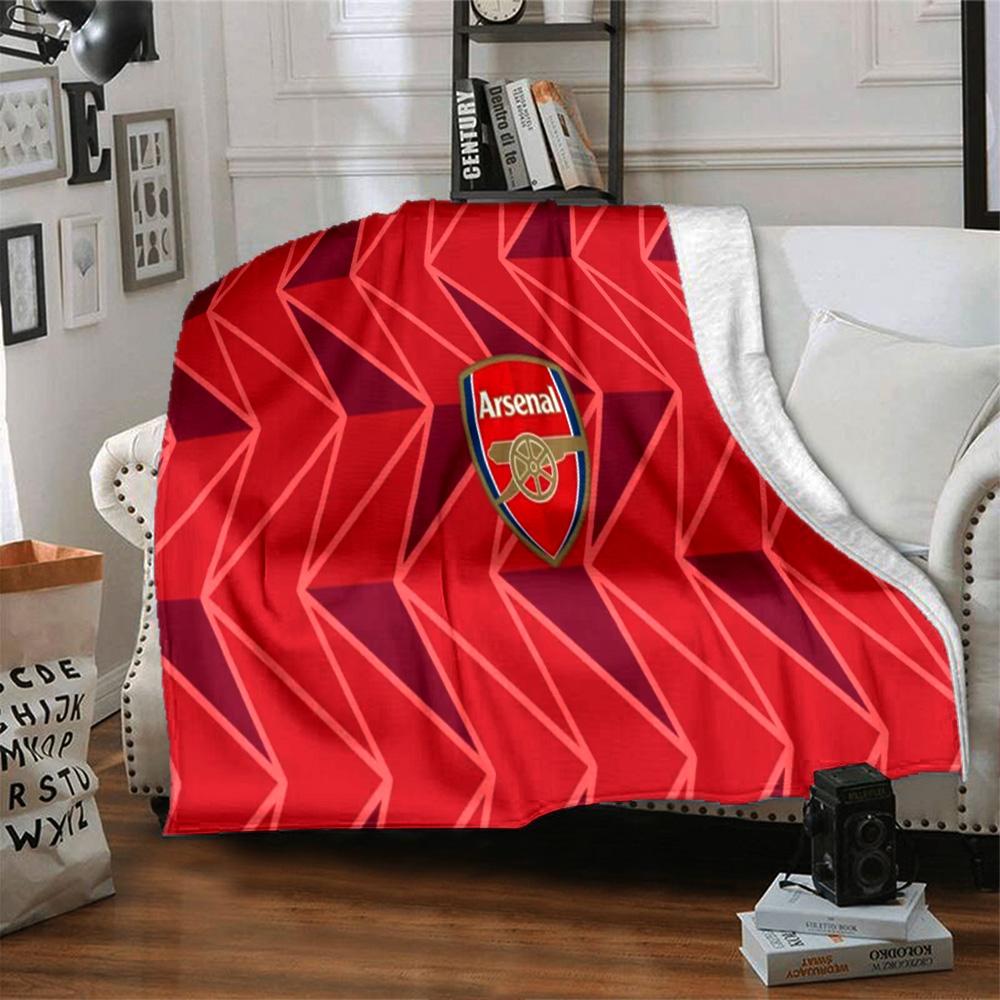 Arsenal Football Club Crest Flannel Blanket, Soft Polyester, Modern Design, All-Season for Camping, Travel, Gifts for holidays or birthdays