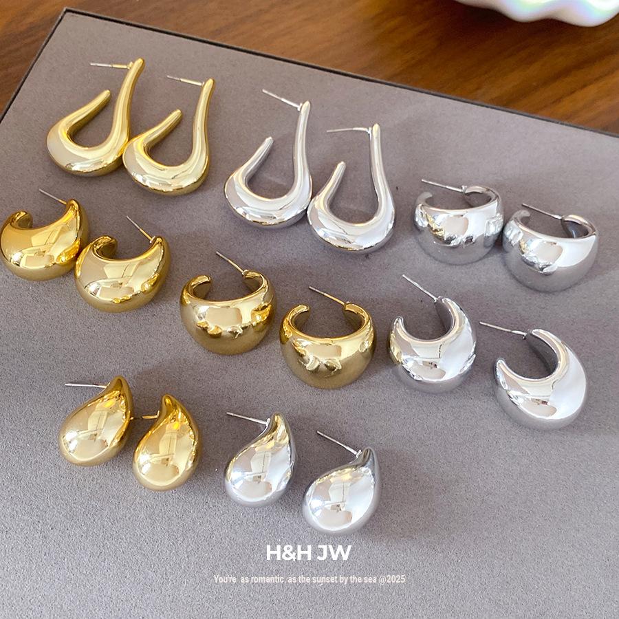 Steel needle acrylic geometric twist U-shaped stud earrings light luxury high-end earrings niche personality versatile commuter earrings