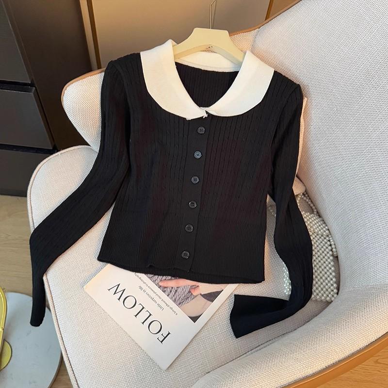 Sweet and Youthful Color-blocking Doll Neck Long-sleeved Knitted Sweater for Women, A Stylish Single-breasted Loose Short Top for Autumn