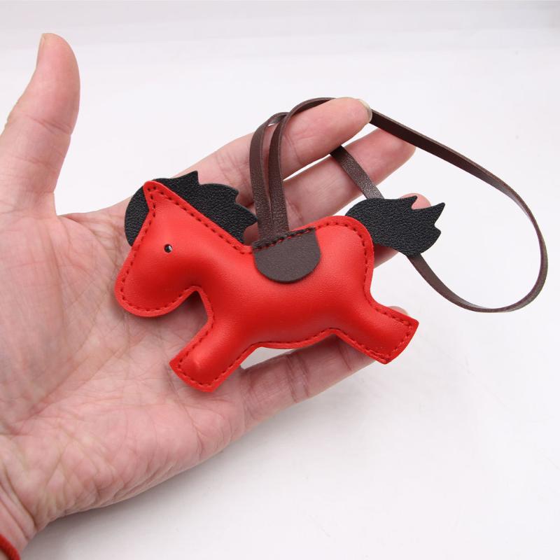 Брелок для ключей из искусственной кожи с лошадью, с веревочной кисточкой, модные аксессуары для подвешивания на сумку, подвеска для рюкзака, подарок к году Лошади