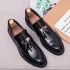 Fashion New Metal Buckle Tassel Loafers Men's Shoes Glossy Nightclub Party Low Heel Pointed Casual Shoes Classic Slip On Men's Moccasins