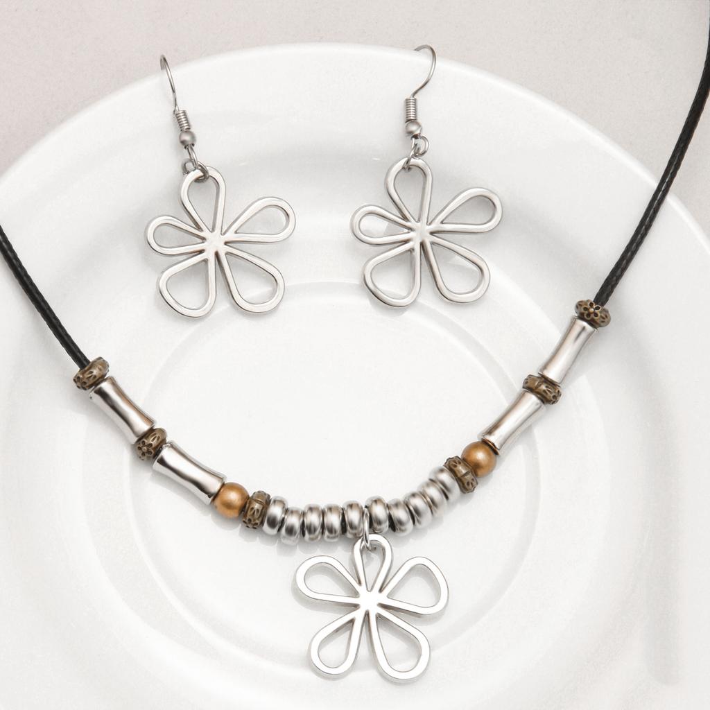 JMXD Clover Beaded Wax Cord Necklace & Earring Set Four-Leaf Clover Summer Beach Pendant Layered Fashion Jewelry Matching Combo