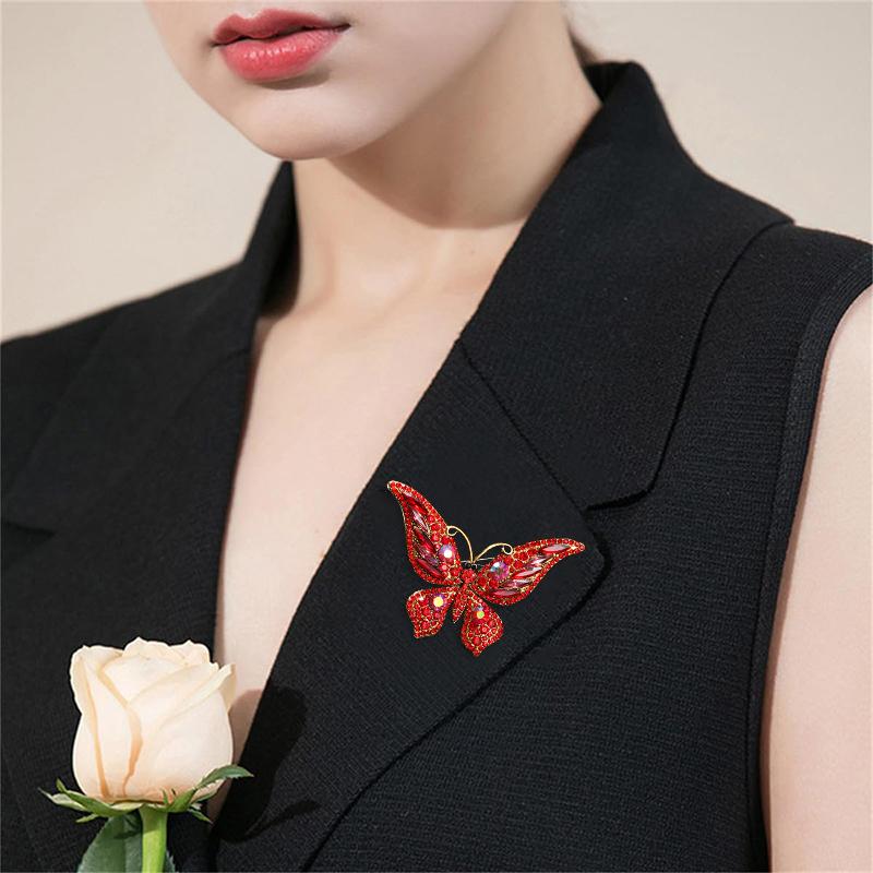 Ретро Подарки Брошь-цветок на грудь в виде бабочки Светская жизнь Инкрустированные бриллиантами Красочные тканевые аксессуары Модная элегантность 1 шт.