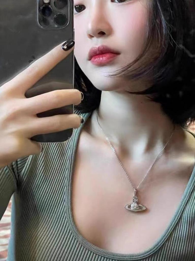 Элегантное и роскошное ожерелье Сатурн для женщин Геометрический дизайн со сверкающими инкрустированными бриллиантами