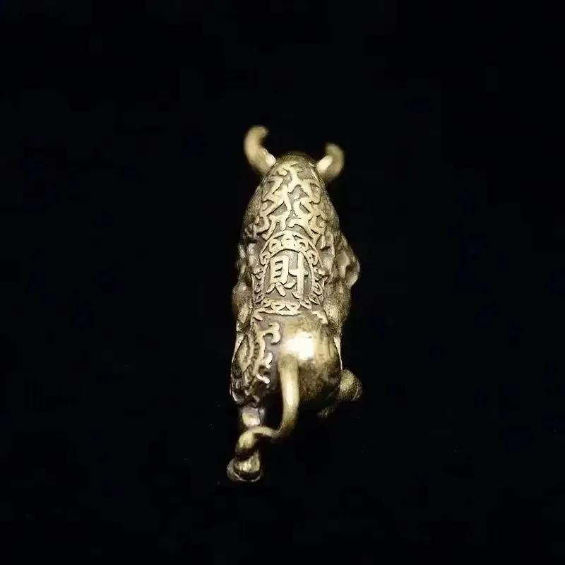 Vintage Brass Ox Decorations Creative Zodiac Ox Keychain Pendants Home Decor Metal Ox Statues Bronze Ox Ornaments Gifts