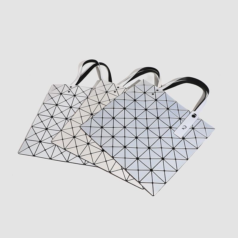 Fashion Geometric Quilted Handbag Shoulder Bag for Women 2025 New Casual Commuter Versatile Large Capacity Tote Bag for Women