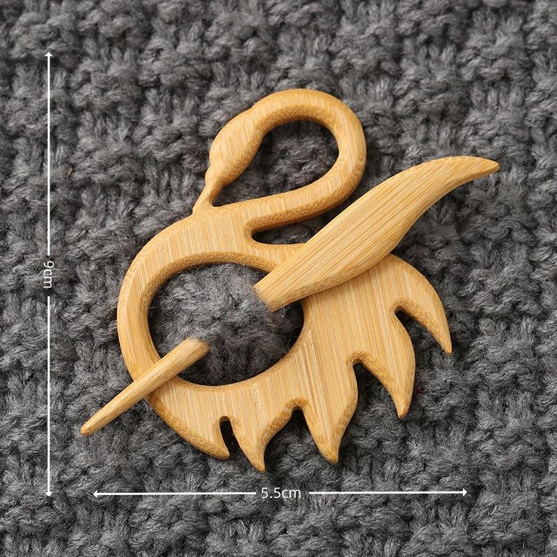 Brooch Pin with Woodenanimal Pattern