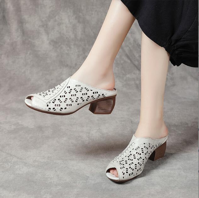 Летние Новые Шлепанцы из Натуральной Кожи Женские Ретро Этнический Стиль Толстая Танкетка Обувь Рыбий Носок Домашние Тапочки Женские Полые Сандалии