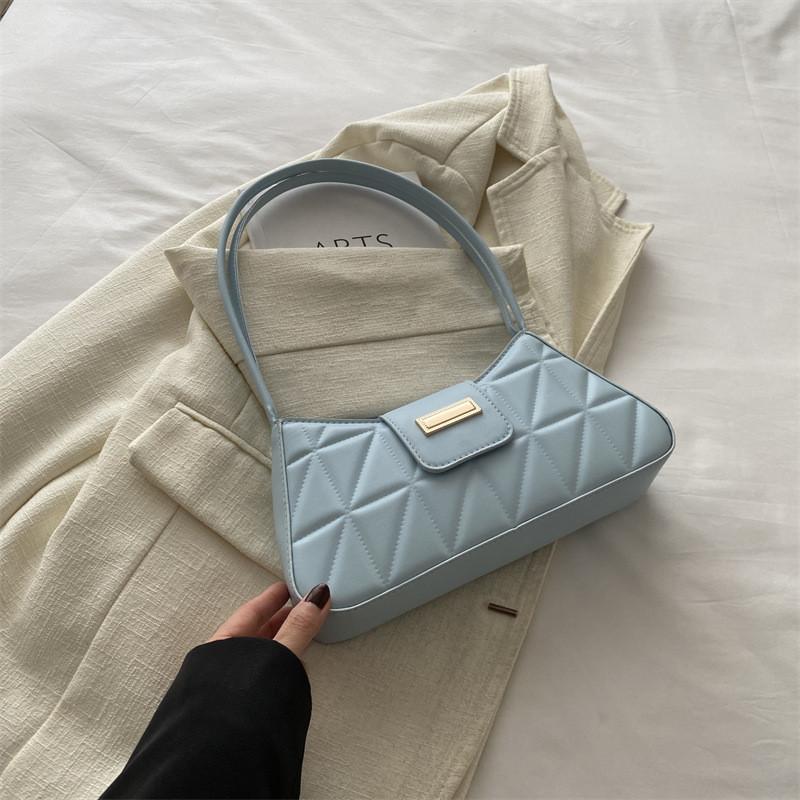 Vintage Style Retro Shoulder Bag With Chic Minimalist Design For Trendy Women