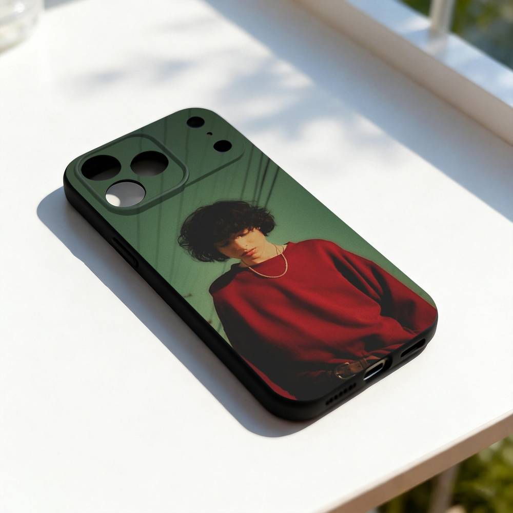 Чехол для телефона F-Finn W-Wolfhard Singer Для iPhone 17,16,15,14,13,12,11,Pro,Max,Plus,E,SE4,Air,Mini Черный Точное совпадение отверстий