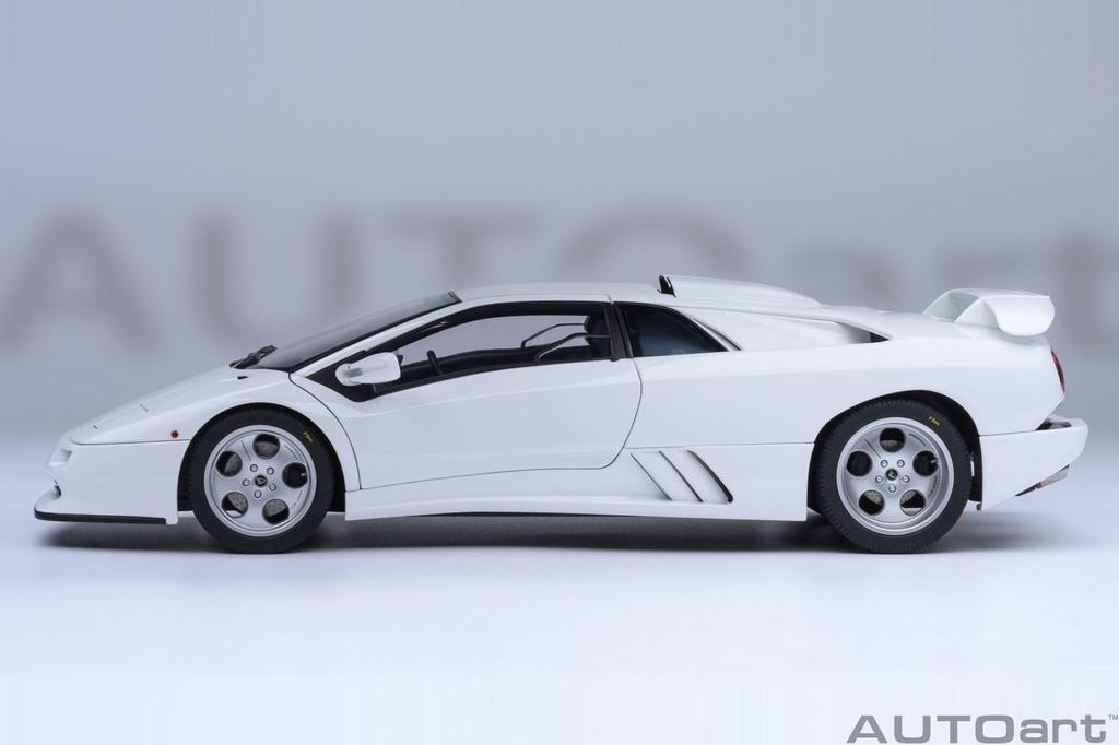 AUTOart Lamborghini Diablo SE30 Jota White Готовый продукт 1/18