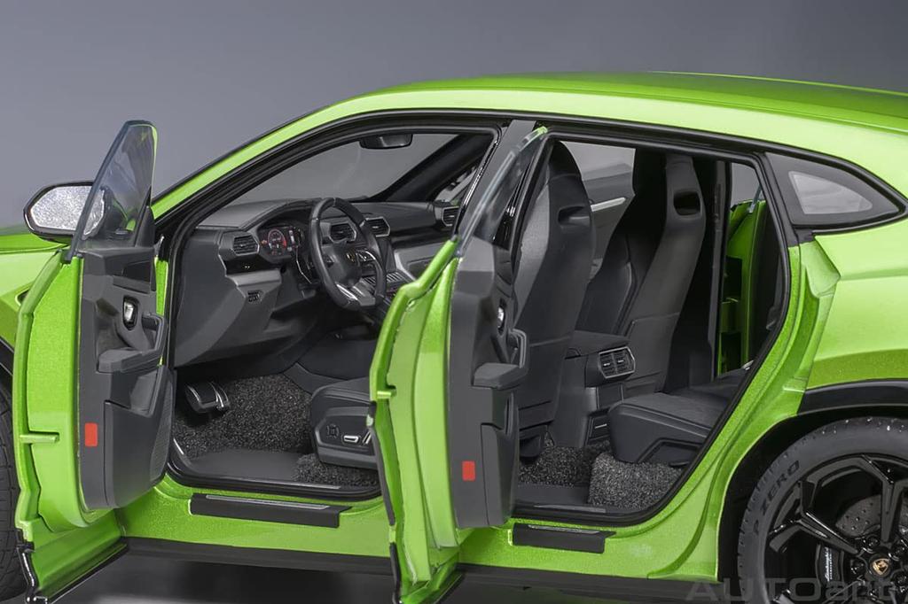 AUTOart Lamborghini Urus Pearl Green Finished Product 1/18