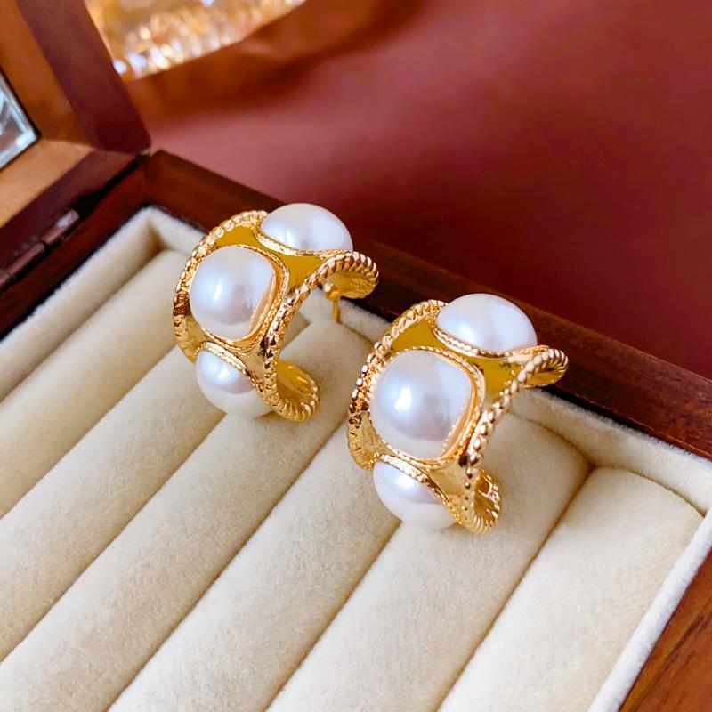 Elegant Zircon Pearl French Retro Luxury Earrings 2025