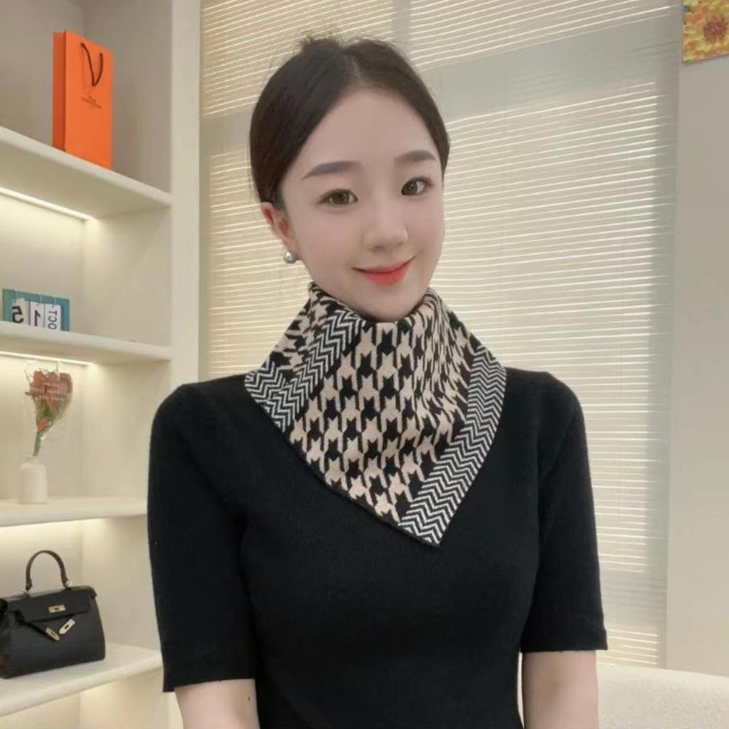 2025 Women's Versatile Silk Triangle Scarf: Warm Double-Sided Snood & Neck Warmer for Autumn/Winter