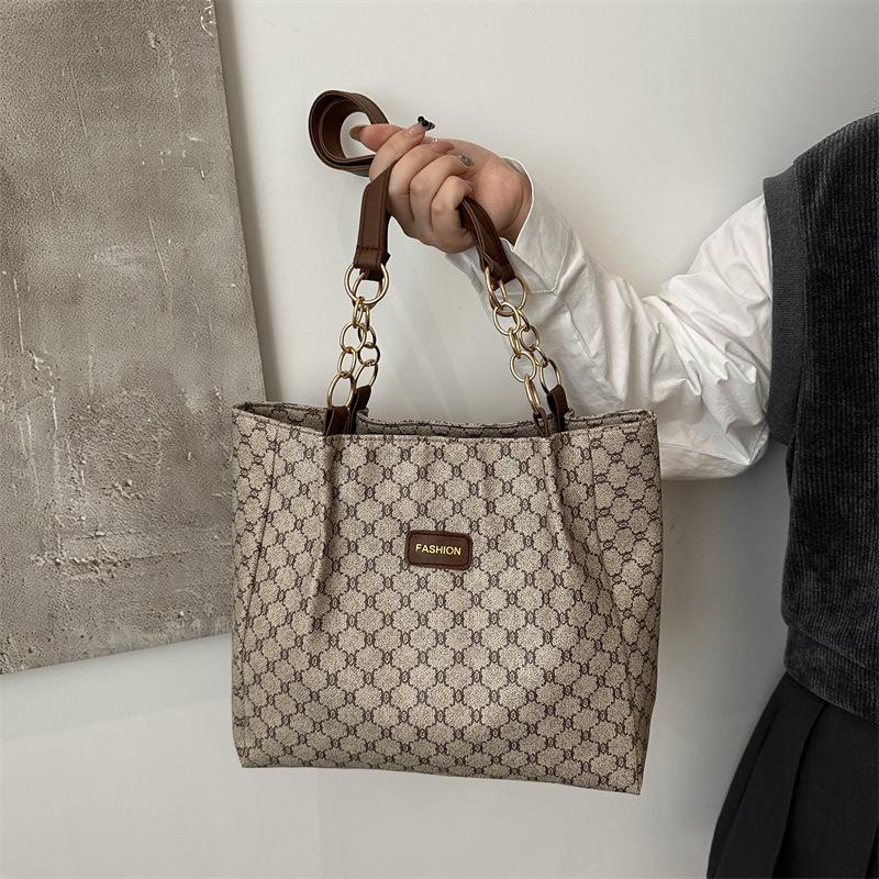 Популярная в этом году сумка женская 2025 новая модная сумка через плечо большой вместимости универсальная сумка для студентов