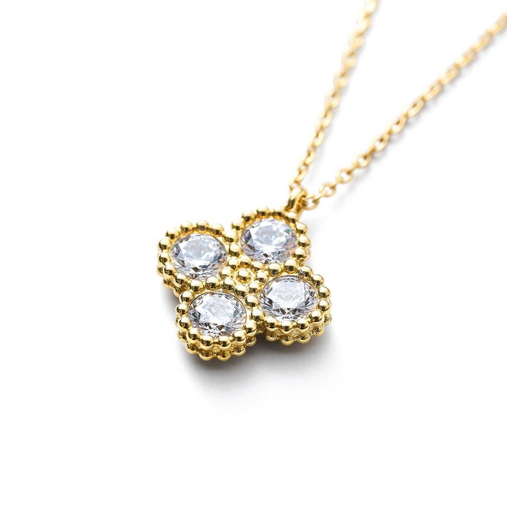 Lieri Magnetic Clover Necklace, One Size Fits All (Approx. 60cm Long), Chain Necklace for Women, Stylish, Cute Jewelry, Hypoallergenic, Birthday Gift