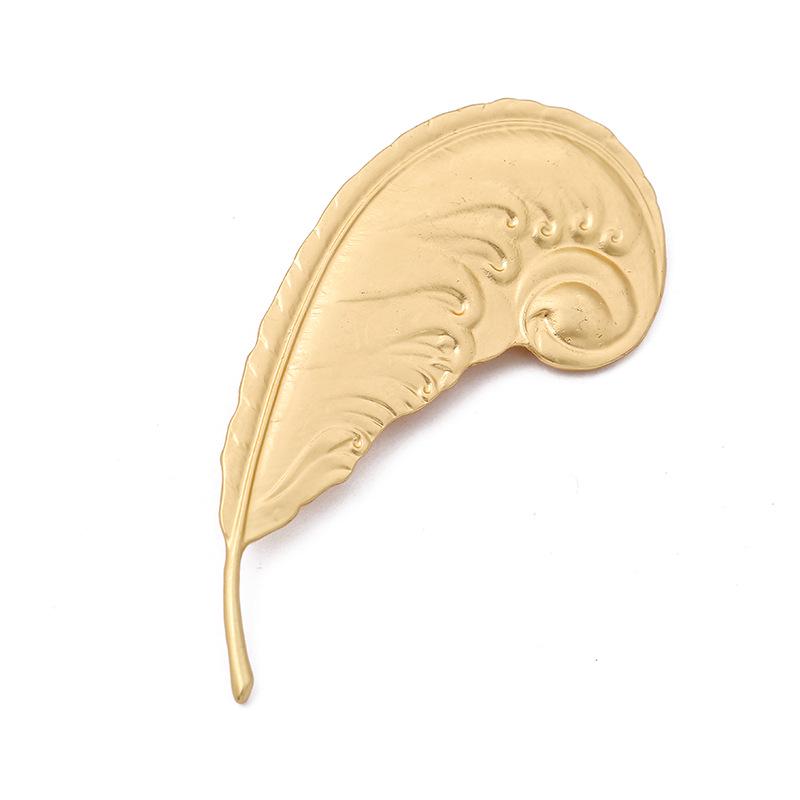 Металлическая брошь в стиле барокко: Винтажный европейский и американский дизайн для высокой моды