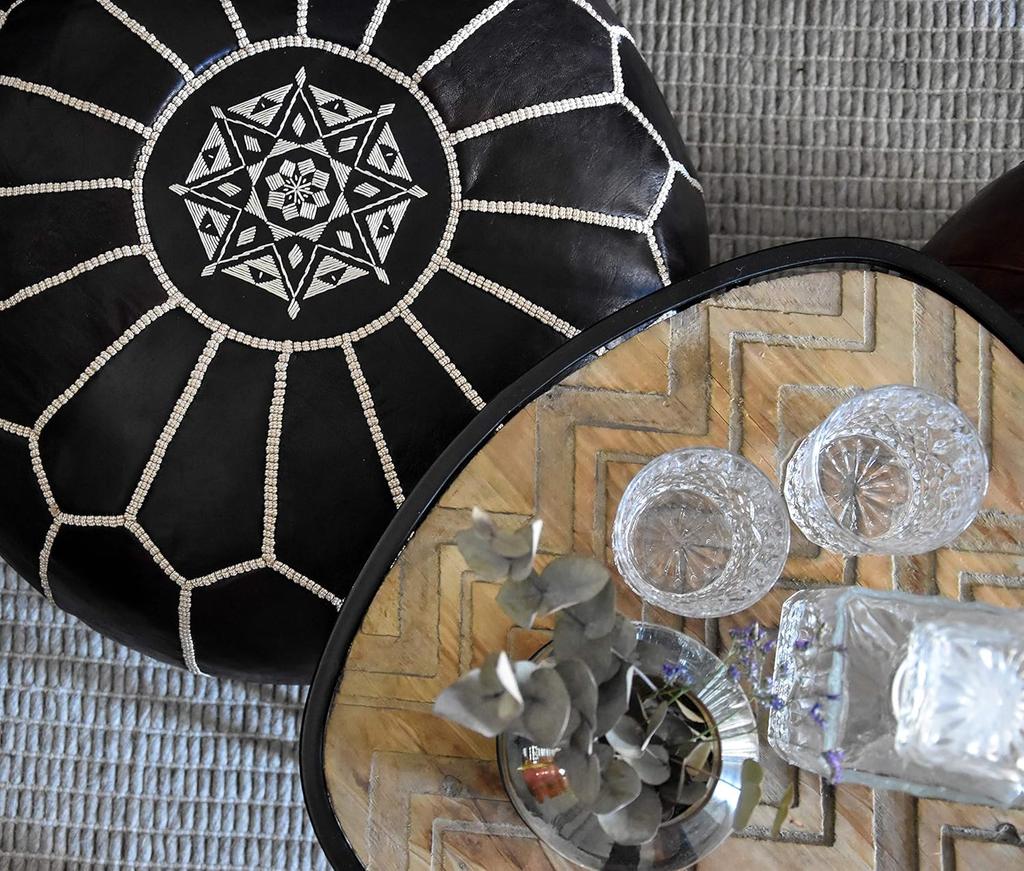 Пуф ручной работы из натуральной кожи черного марокканского стиля – без наполнителя, с замысловатой вышивкой – многофункциональный пуф