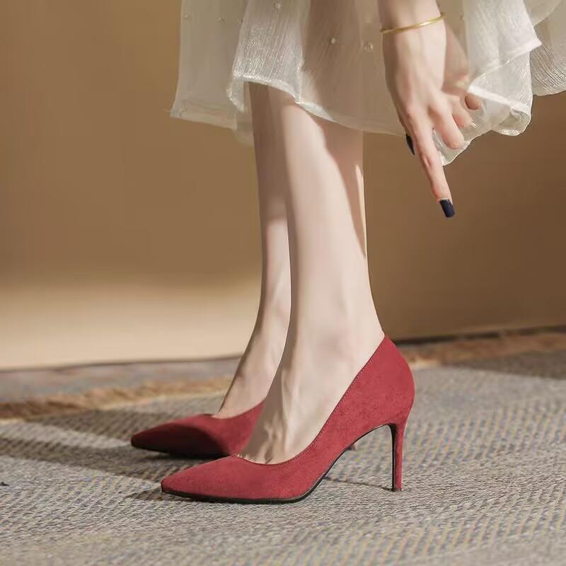 Французские туфли на высоком каблуке женские 2025 новые весенне-летние красные темпераментные туфли-лодочки с острым носом на низком каблуке рабочая обувь