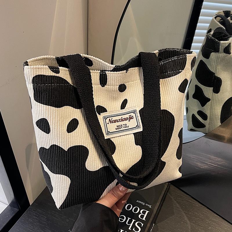 Модная студенческая корейская версия сумки на одно плечо для женщин, большая вместительная сумка для поездок на работу, нишевая литературная сумка-тоут