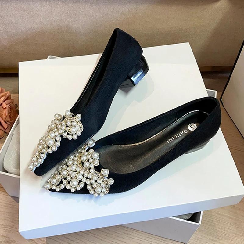 Модная обувь с жемчугом, с острым носком, на толстом каблуке, женские туфли-лодочки, элегантные летние сандалии 2025, лоферы, сексуальные женские туфли