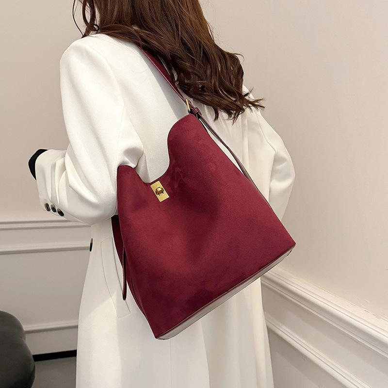 Вместительная замшевая сумка в стиле ретро для通勤, женская новая универсальная сумка через плечо, сумка-мессенджер, сумка-ведро 2025