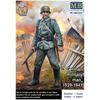 Master Box 1/35 Scale German Wehrmacht Infantry Soldier (1 Figure) 1939-1941 with Small Arms Runner, Plastic Model Kit MB35227