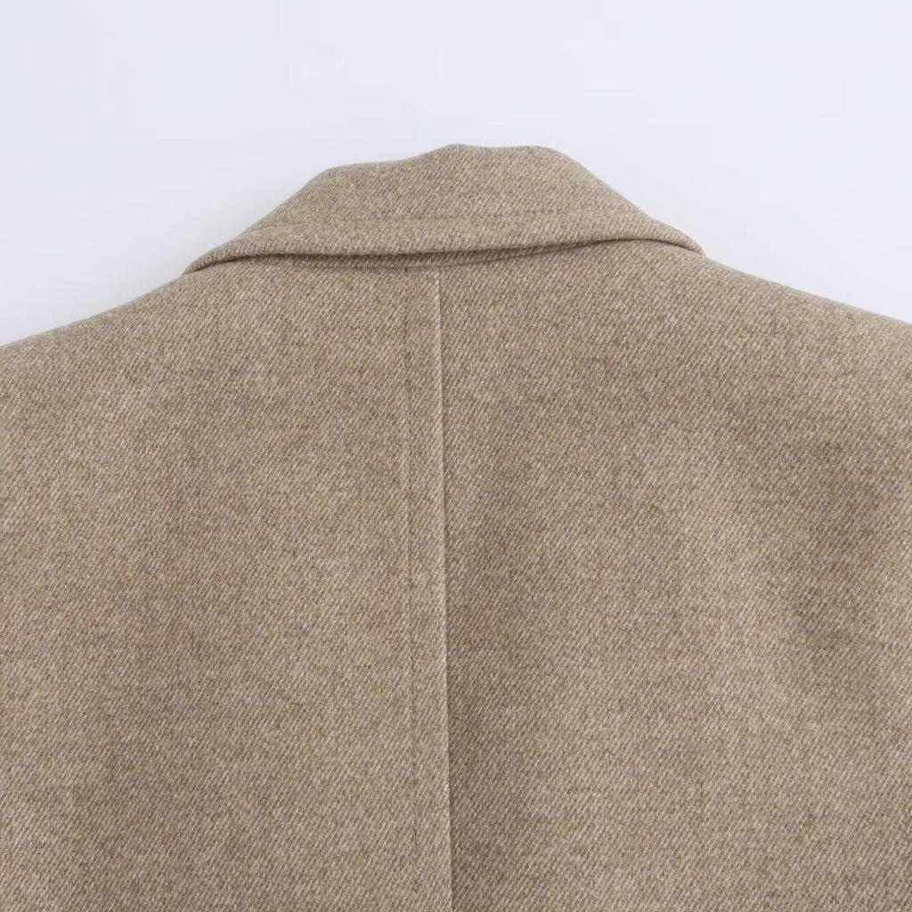 Зимняя мода для женщин 2024: Пальто из шерсти мягкого свободного кроя в европейском стиле с пуговичным декором