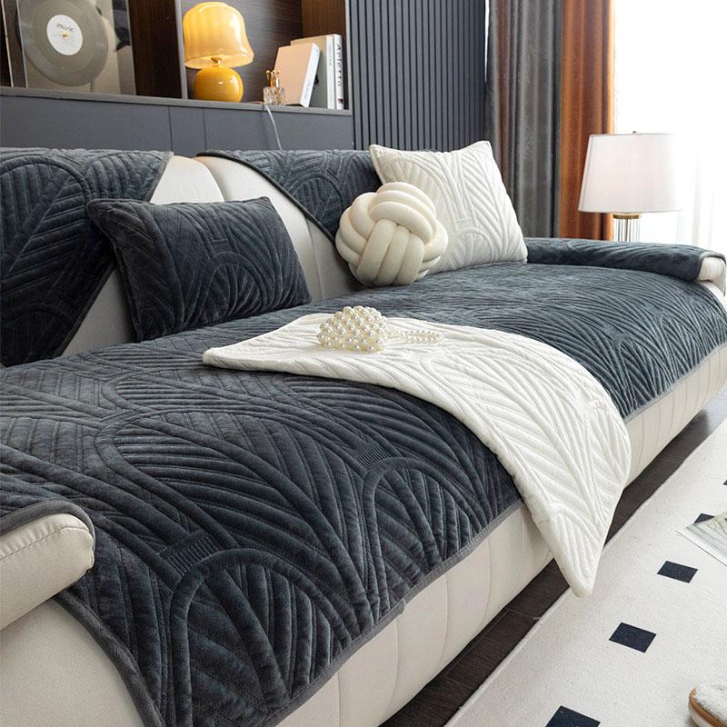 Кремовый ветер, плюшевая подушка для дивана, чехол для дивана в стиле ретро, ​​нескользящая подушка для дивана, осенний и зимний чехол для дивана, простой чехол.