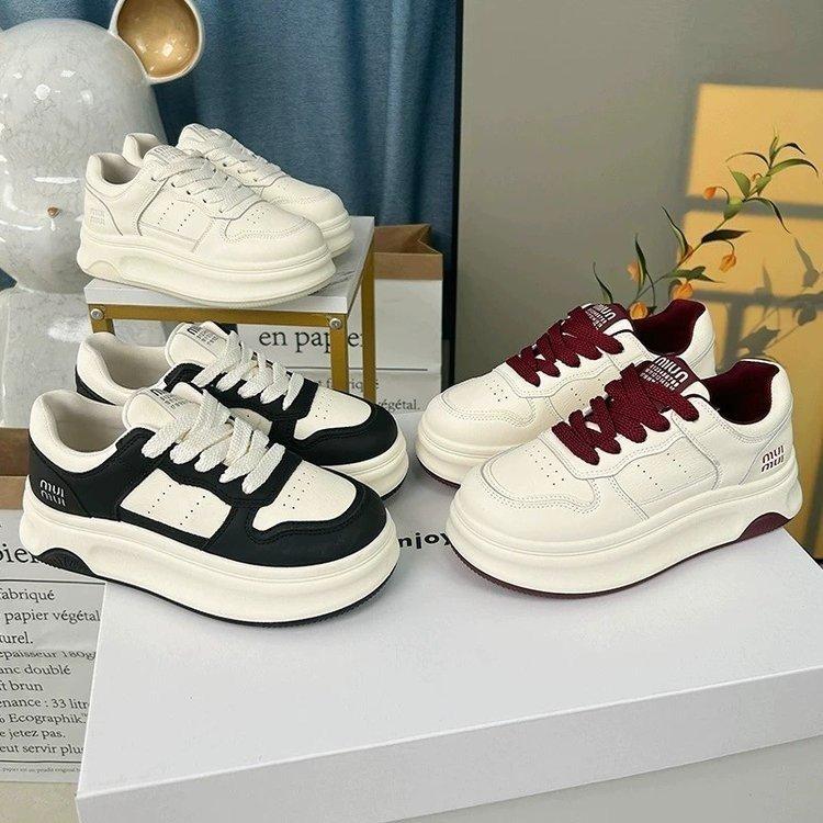 Популярная нишевая платформа белые женские туфли 2025 весна новая инс универсальная спортивная обувь маленькие повседневные кеды