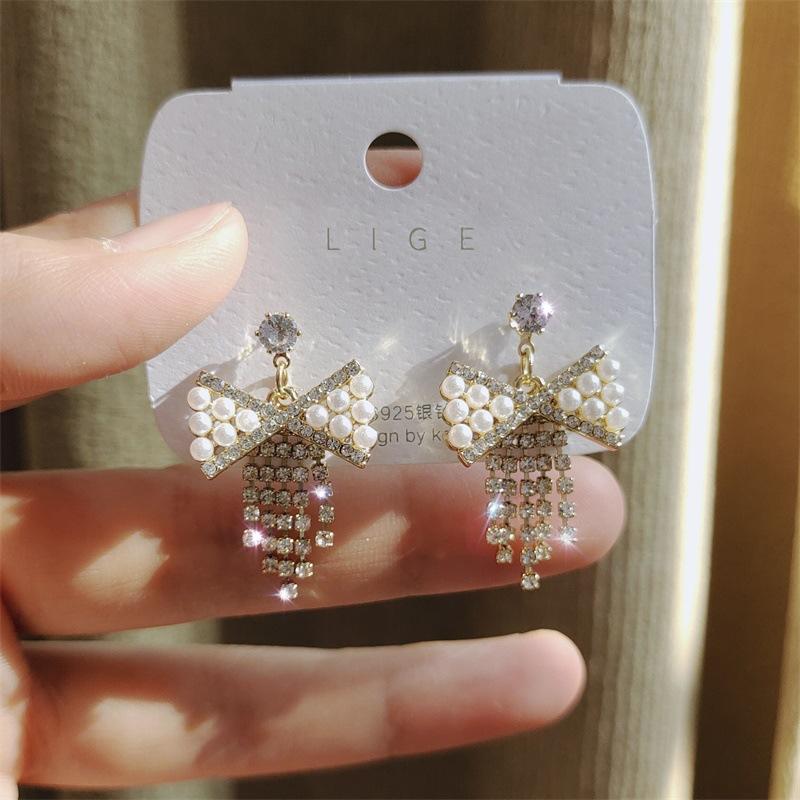 Серьги нового стиля, модные ювелирные изделия, инкрустированные прекрасным бантом, серьги с имитацией жемчуга, предотвращают аллергию