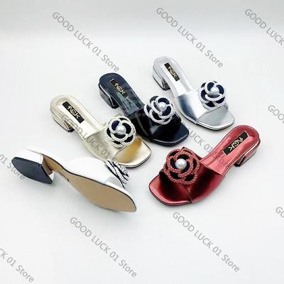 Мода 2025 Европейские и американские новые туфли-шлепанцы на толстом каблуке с круглым носком и цветком женские