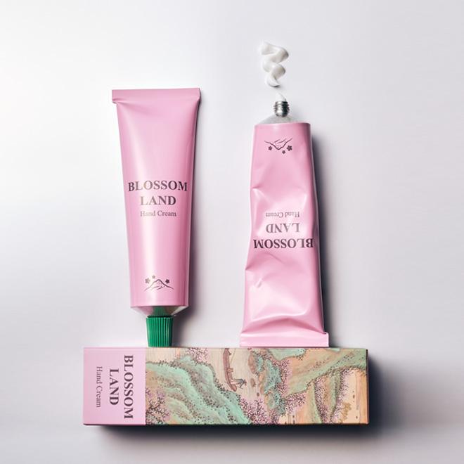 Официальный MU:DS x Amorepacific Подарочный набор: Крем для рук и бальзам для губ "Утопия цветения персика"