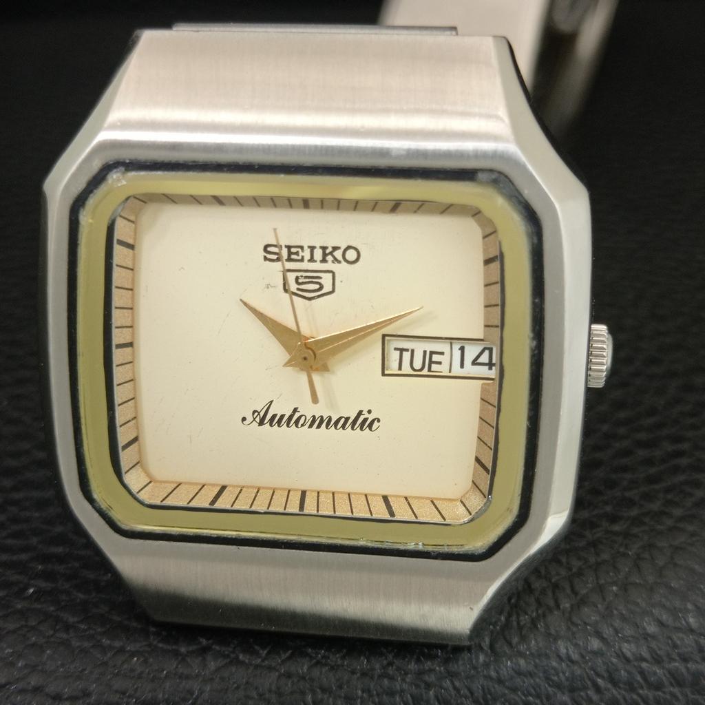 ОРИГИНАЛЬНЫЕ ВИНТАЖНЫЕ МУЖСКИЕ ЧАСЫ SEIKO 5 AUTOMATIC ЯПОНИЯ ЦВЕТ ЦИФЕРБЛАТА КРЕМОВЫЙ a709192-1